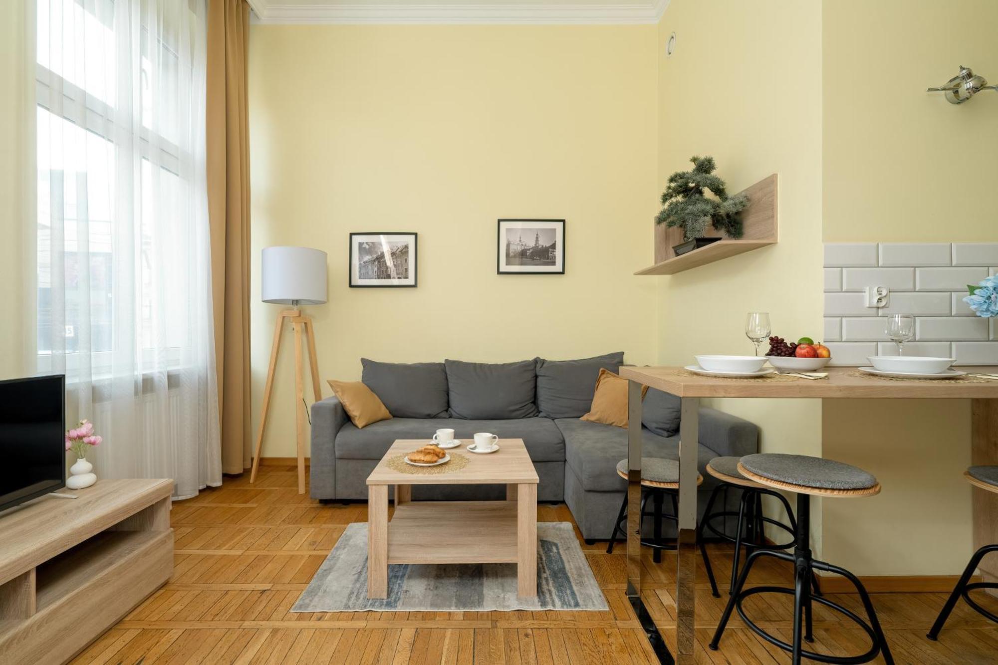 Jasne Studia Very Berry W Centrum Poznania By Noclegi Renters Extérieur photo