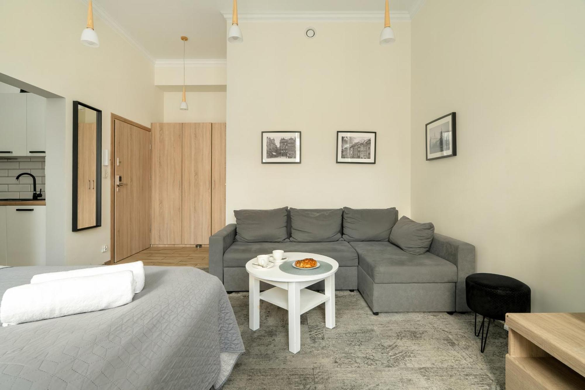 Jasne Studia Very Berry W Centrum Poznania By Noclegi Renters Extérieur photo