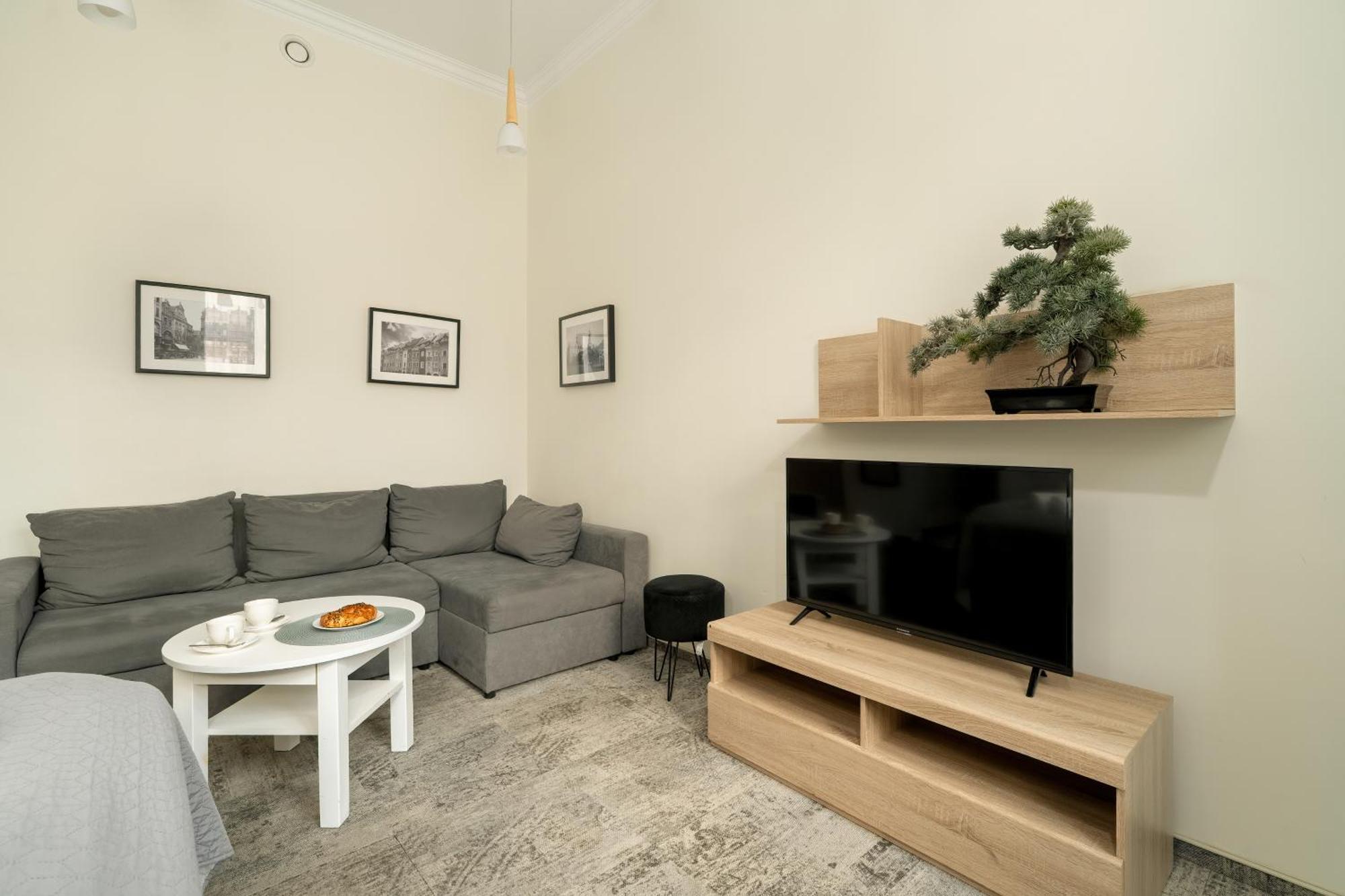 Jasne Studia Very Berry W Centrum Poznania By Noclegi Renters Extérieur photo