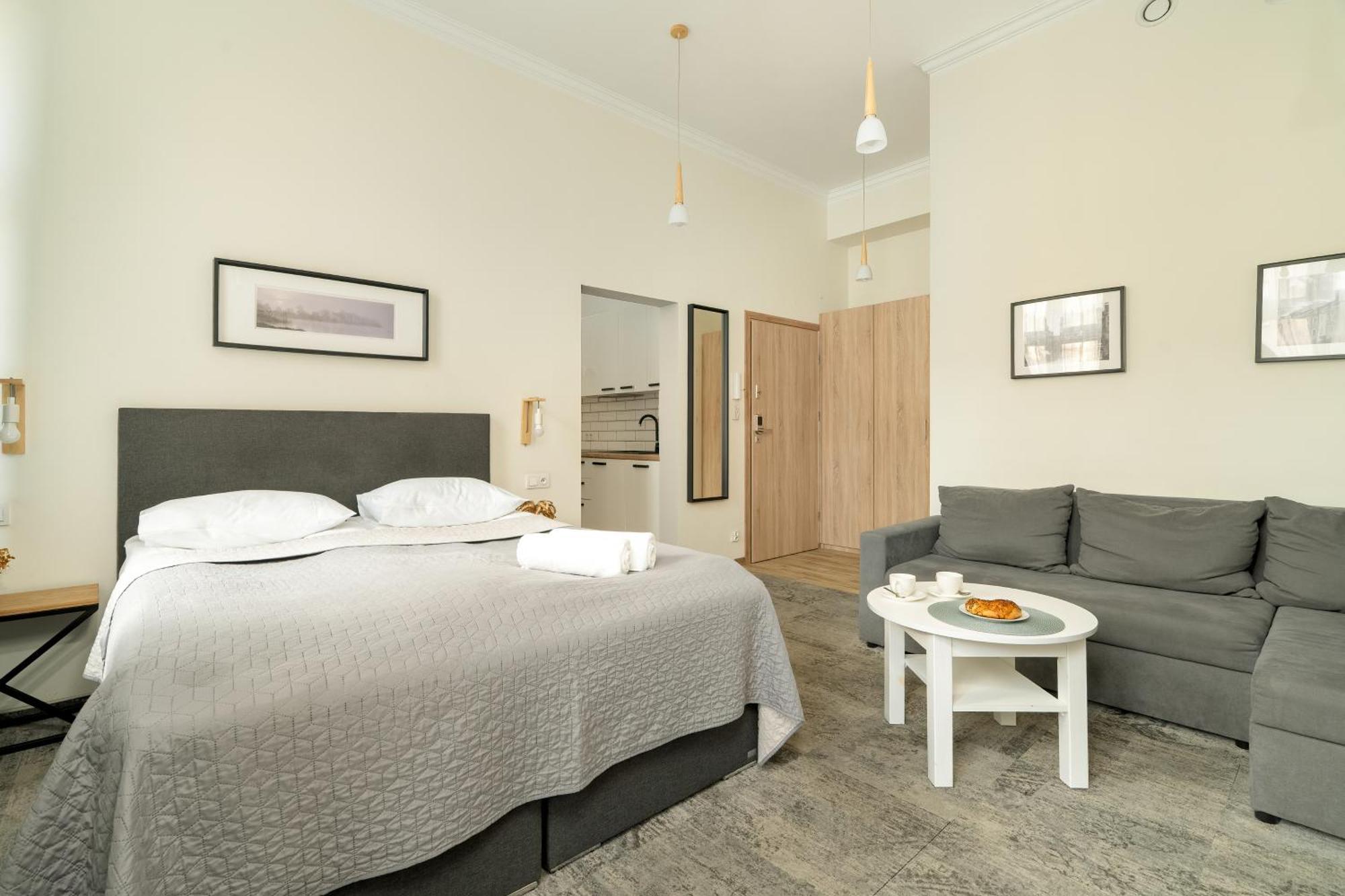 Jasne Studia Very Berry W Centrum Poznania By Noclegi Renters Extérieur photo