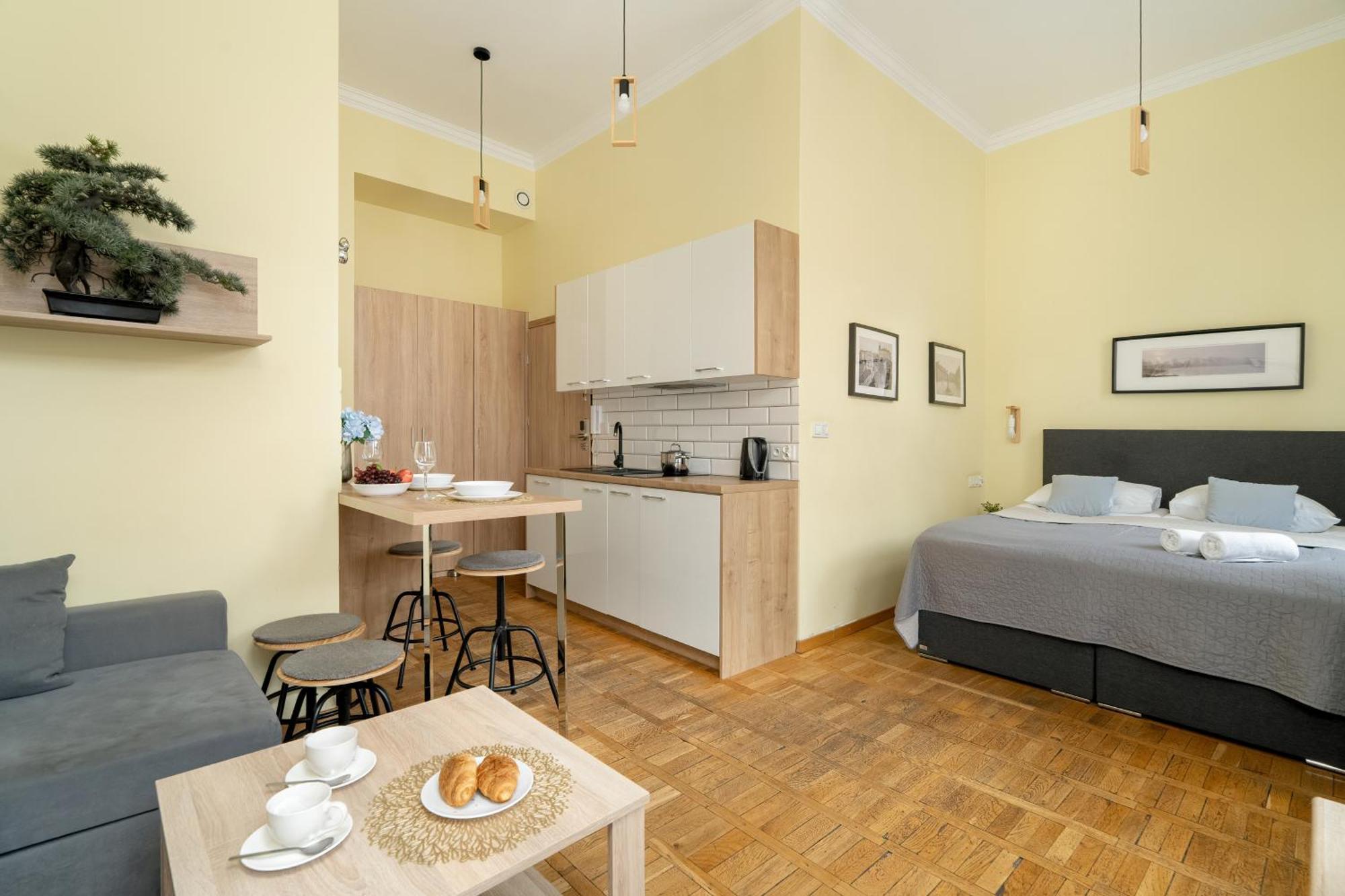 Jasne Studia Very Berry W Centrum Poznania By Noclegi Renters Extérieur photo