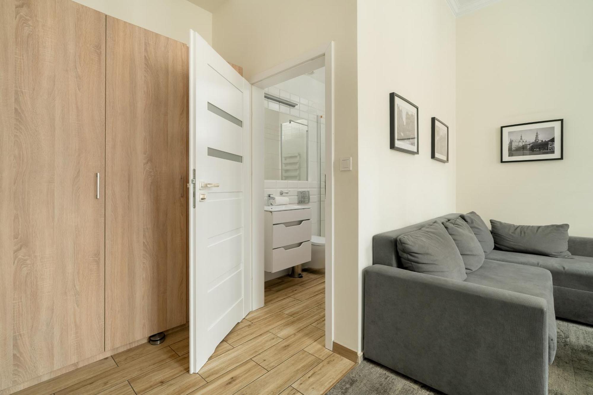 Jasne Studia Very Berry W Centrum Poznania By Noclegi Renters Extérieur photo