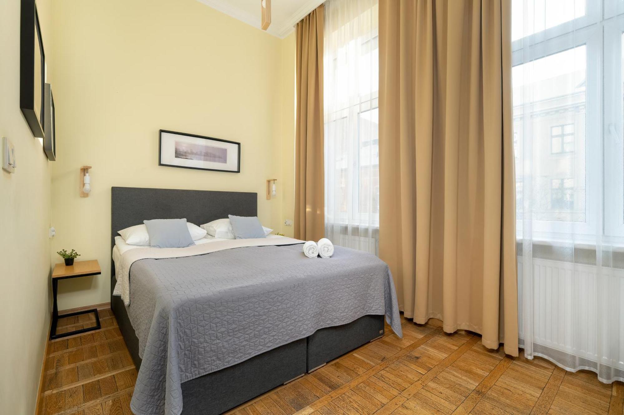 Jasne Studia Very Berry W Centrum Poznania By Noclegi Renters Extérieur photo