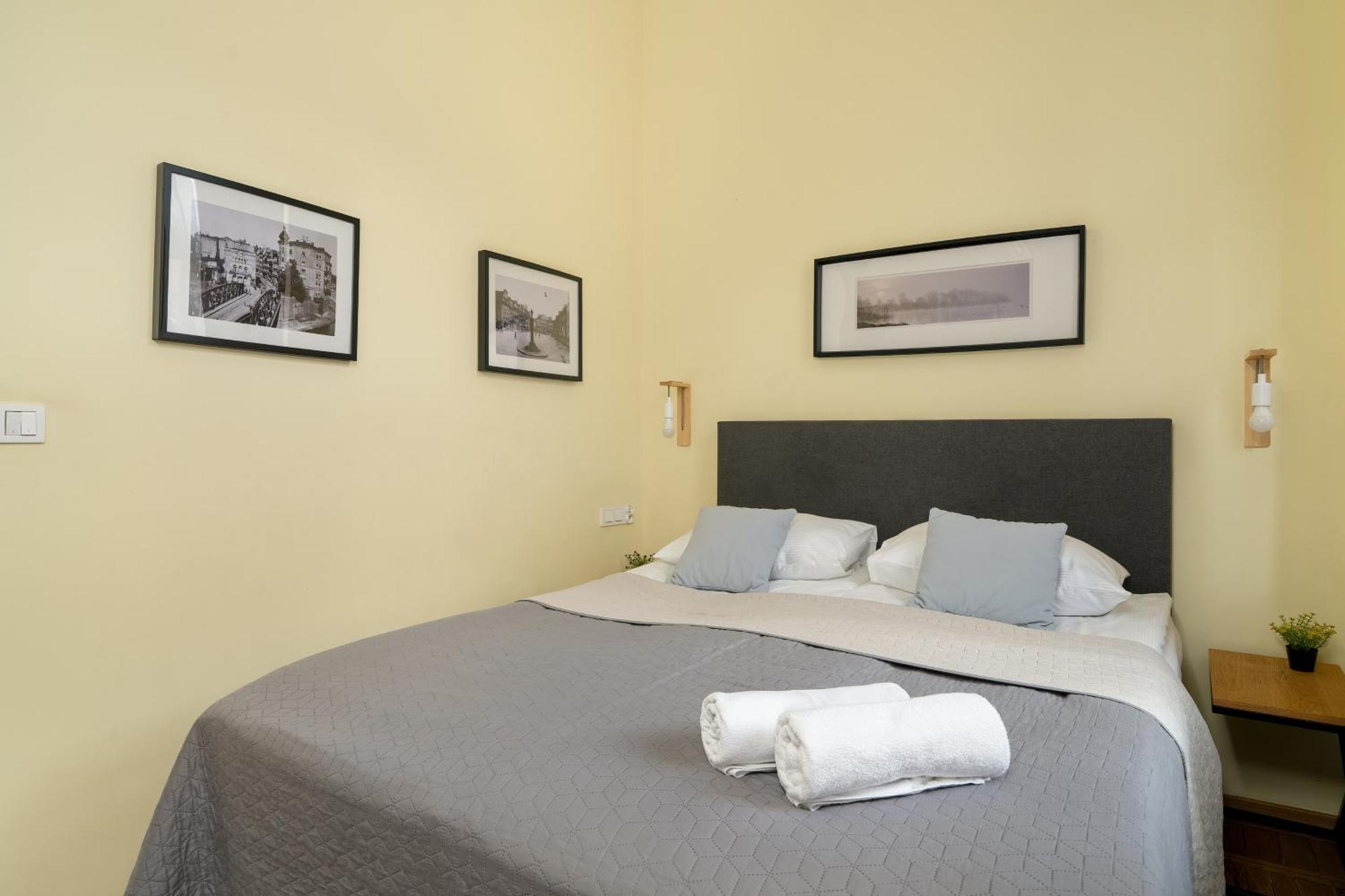 Jasne Studia Very Berry W Centrum Poznania By Noclegi Renters Extérieur photo