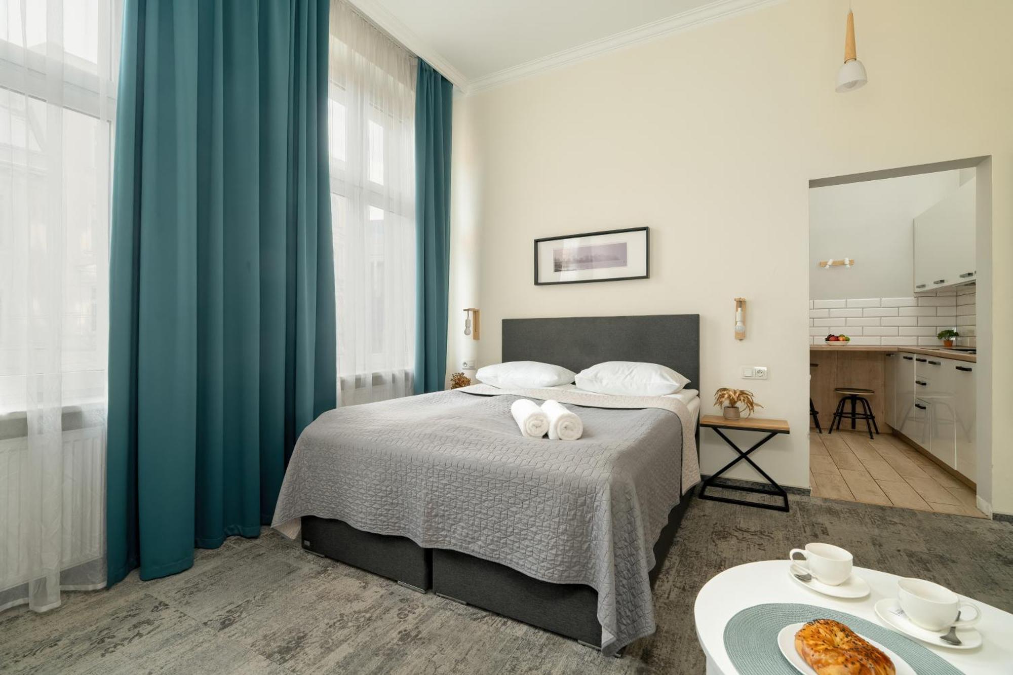 Jasne Studia Very Berry W Centrum Poznania By Noclegi Renters Extérieur photo