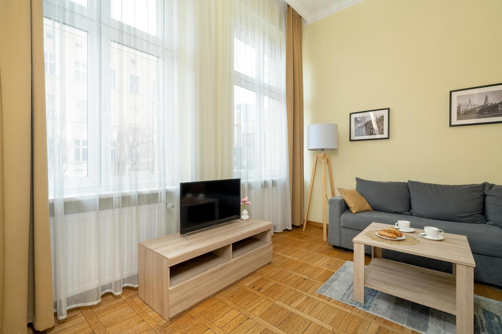 Jasne Studia Very Berry W Centrum Poznania By Noclegi Renters Extérieur photo