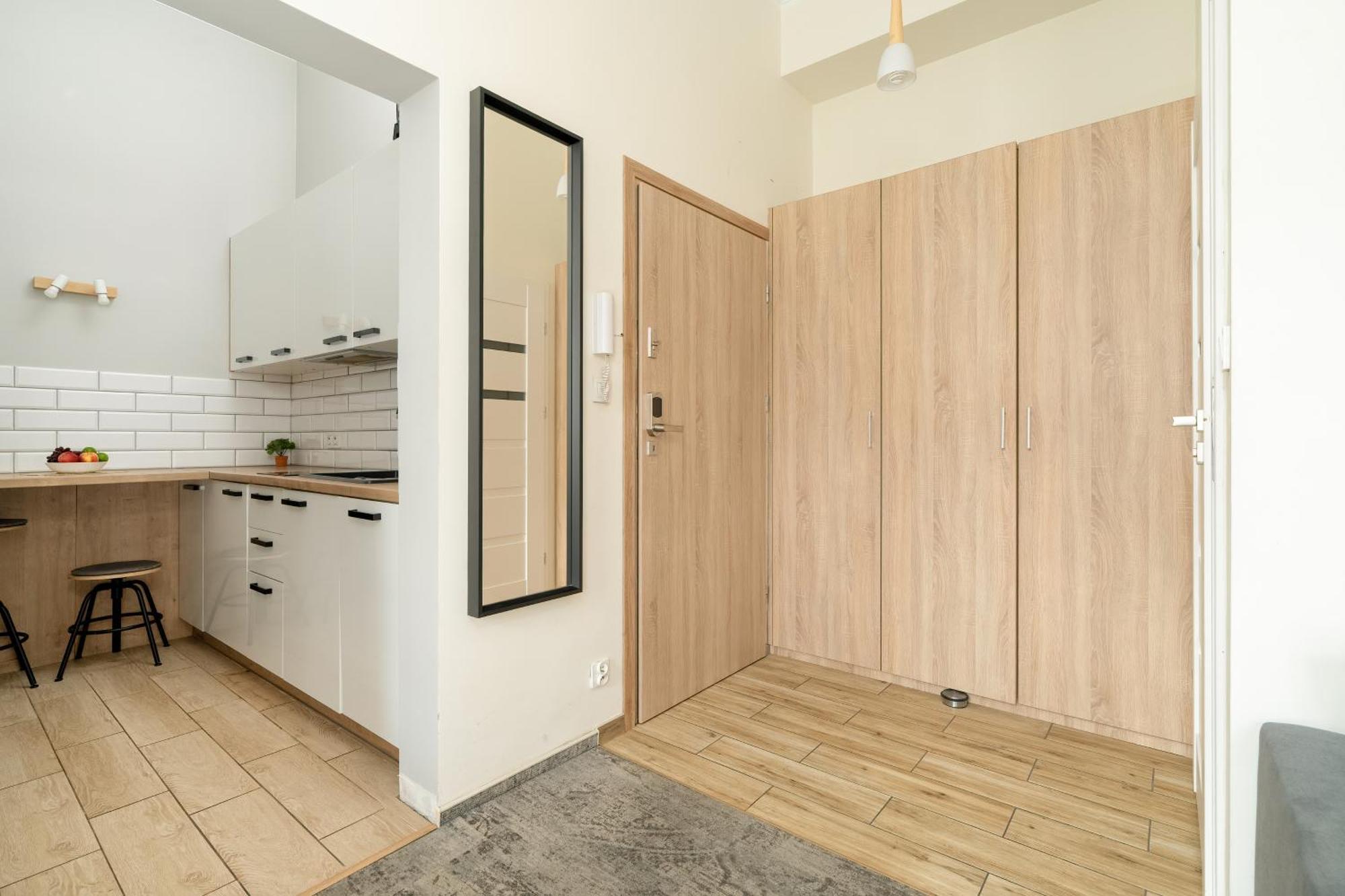 Jasne Studia Very Berry W Centrum Poznania By Noclegi Renters Extérieur photo