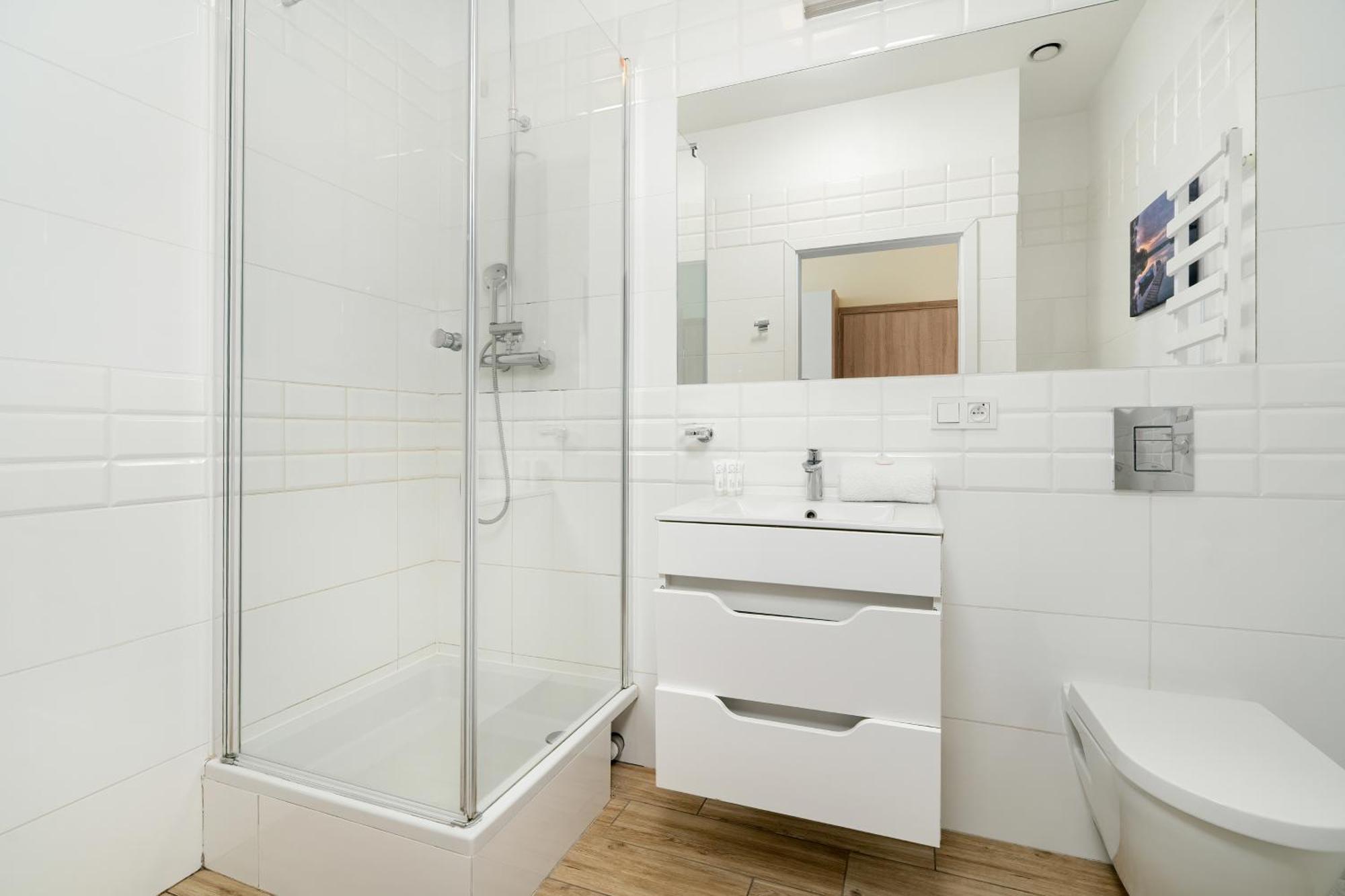 Jasne Studia Very Berry W Centrum Poznania By Noclegi Renters Extérieur photo