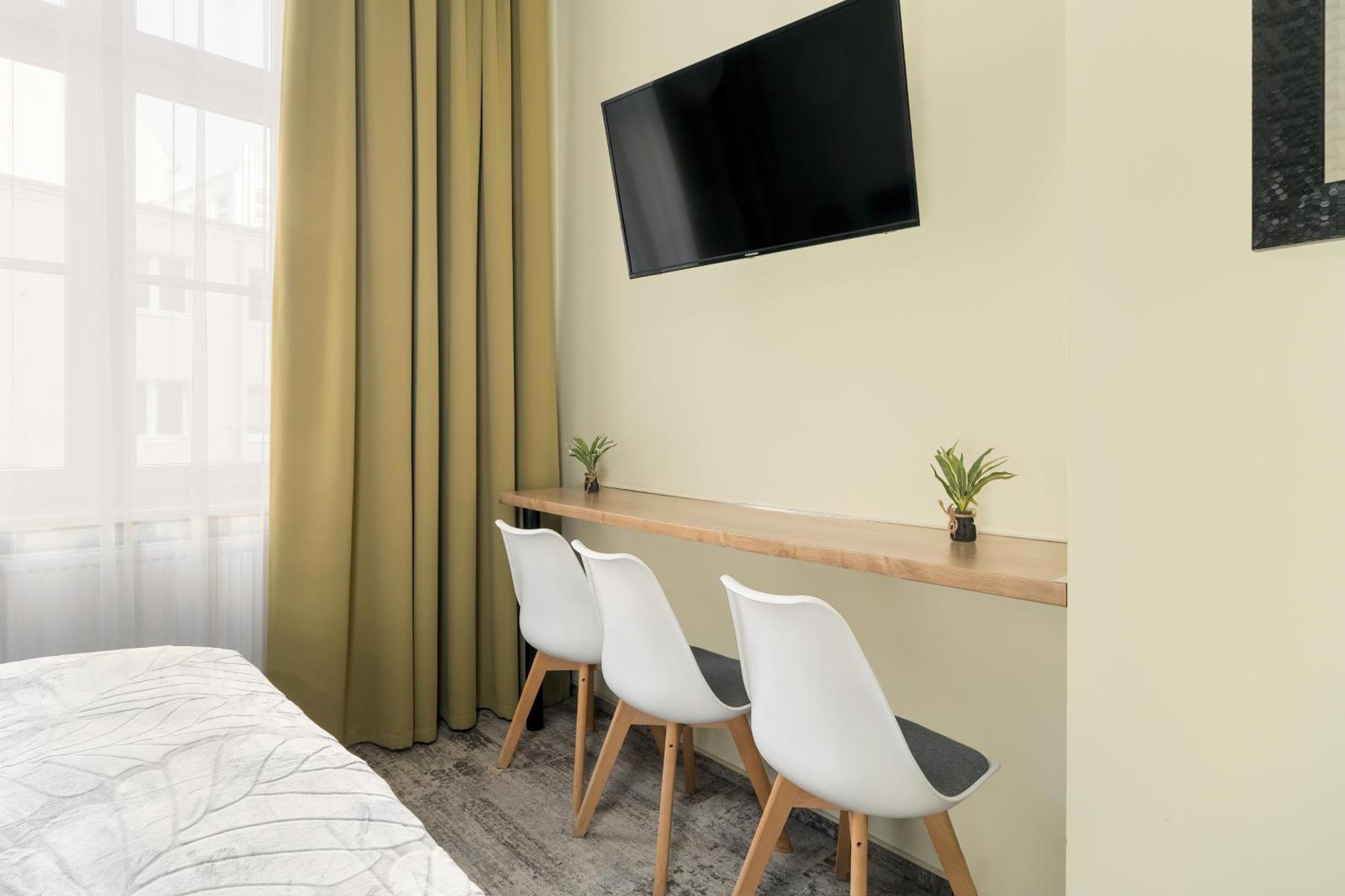 Jasne Studia Very Berry W Centrum Poznania By Noclegi Renters Extérieur photo