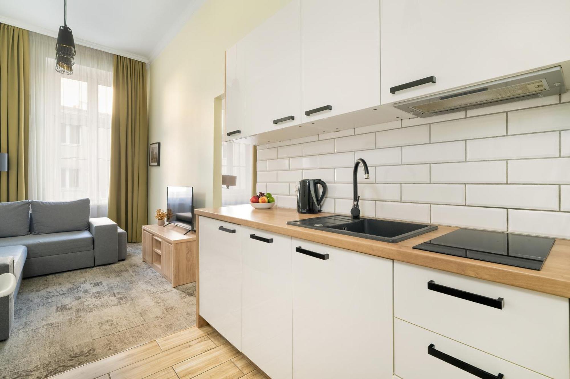 Jasne Studia Very Berry W Centrum Poznania By Noclegi Renters Extérieur photo