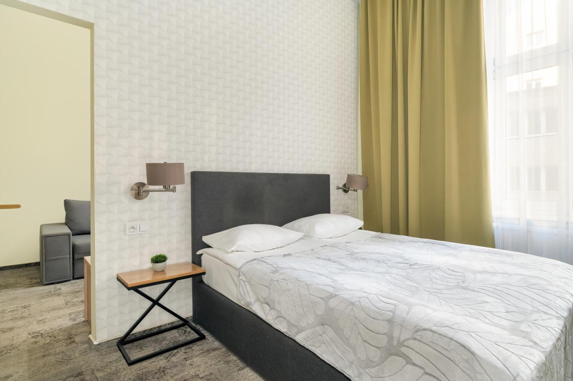 Jasne Studia Very Berry W Centrum Poznania By Noclegi Renters Extérieur photo