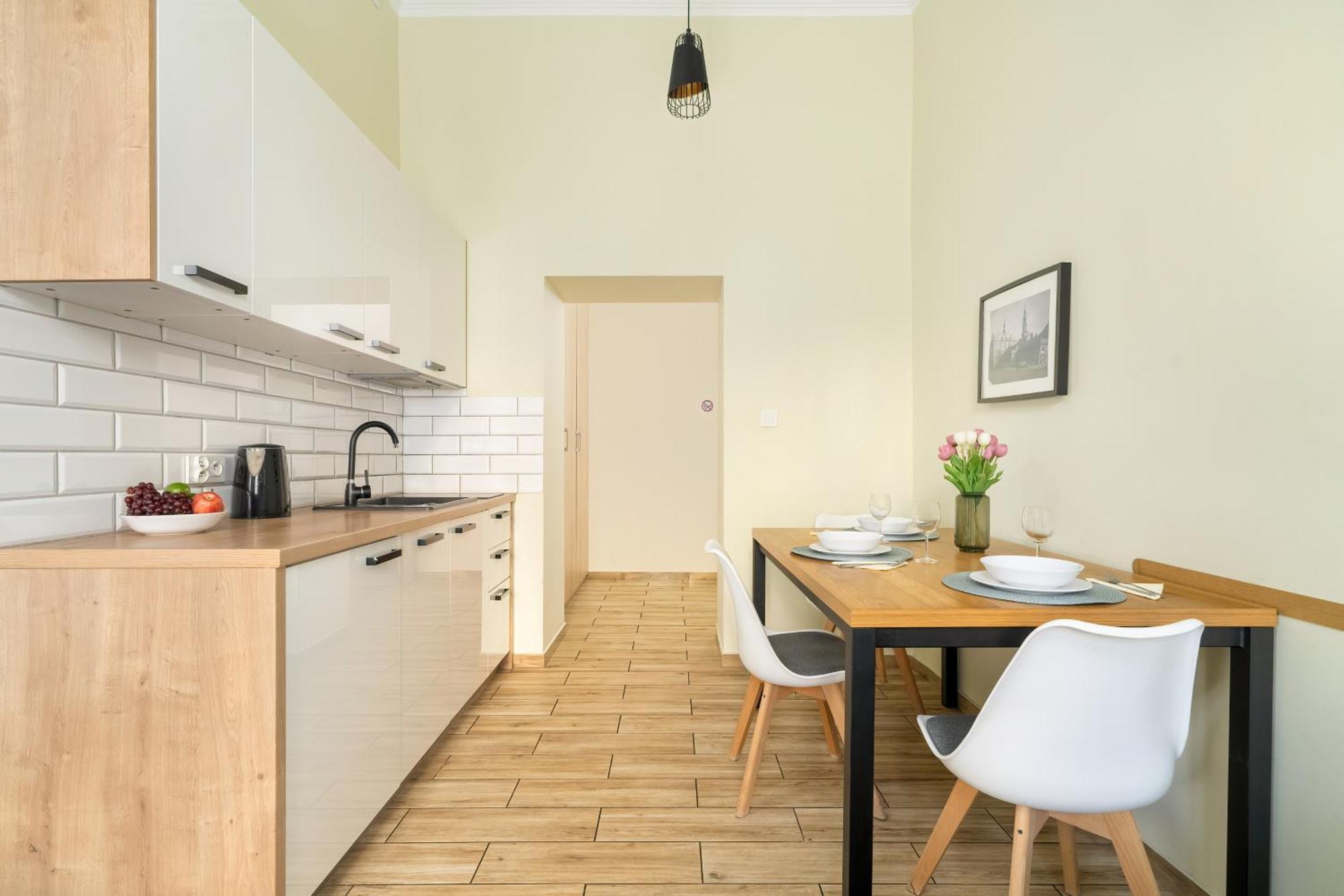 Jasne Studia Very Berry W Centrum Poznania By Noclegi Renters Extérieur photo