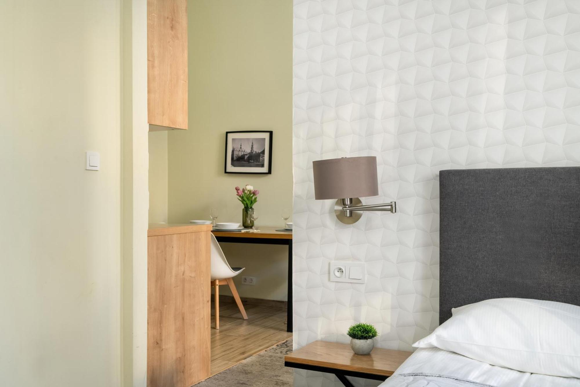 Jasne Studia Very Berry W Centrum Poznania By Noclegi Renters Extérieur photo