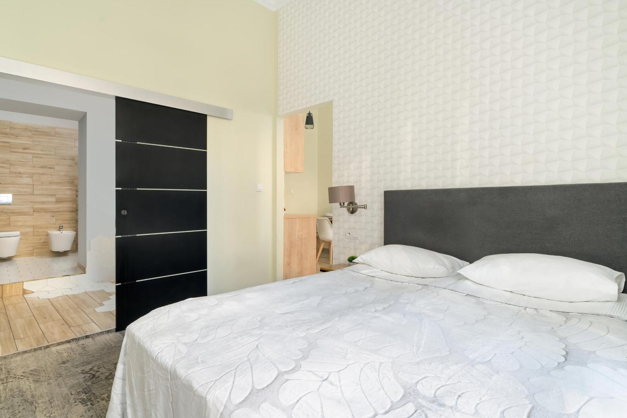 Jasne Studia Very Berry W Centrum Poznania By Noclegi Renters Extérieur photo